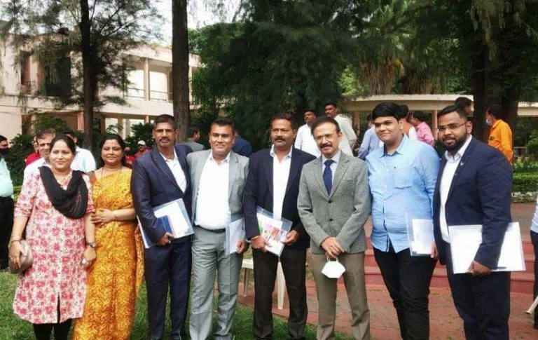 सरकार मान्य मोटार ड्रायव्हिंग स्कूल संचालकांनी बदलत्या परिस्थितीला तोंड देण्यासाठी आधुनिक तंत्रज्ञान अवगत