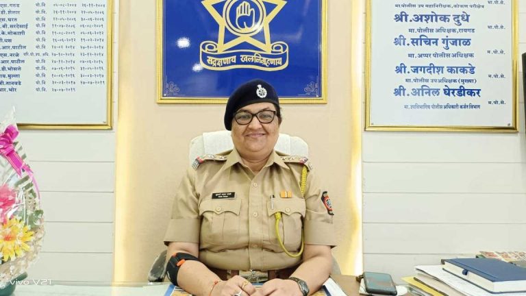 कर्जत पोलिस ठाणेचे पोलिस निरीक्षक पदी         सौ. सुवर्णा पत्की रुजु.