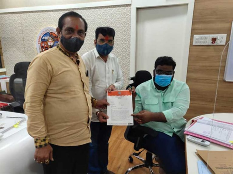 उल्हासनगरातील गोरगरीब नागरिक कोविड लसी पासुन वंचित . मनसेचा आरोप