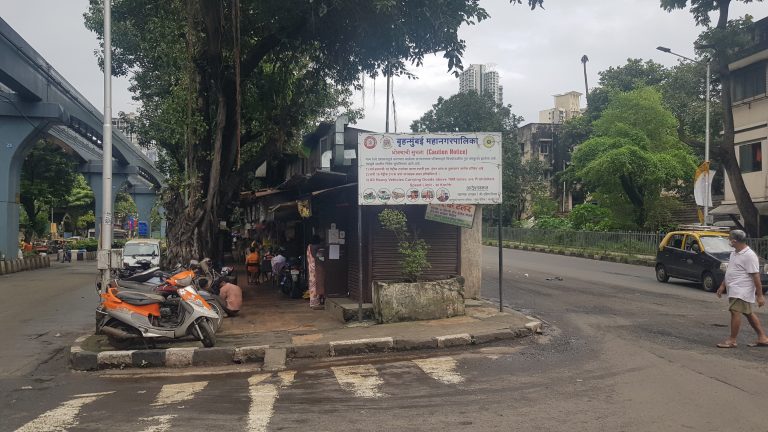 मुंबईच्या जुन्या पुलांची पालिकेकडून पुनर्बांधणी होणार ,पण तिथल्या लोकांच्या पुनर्वसनाचे काय ?