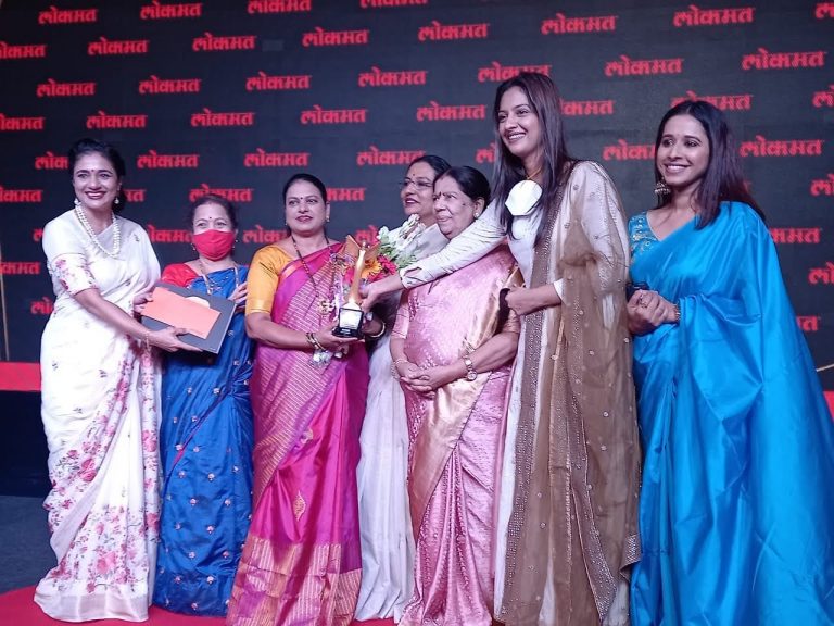 भिवंडीच्या शारदा म्हात्रे यांचा लोकमत वुमन अचिव्हर्स अवार्ड पुरस्काराने सन्मान