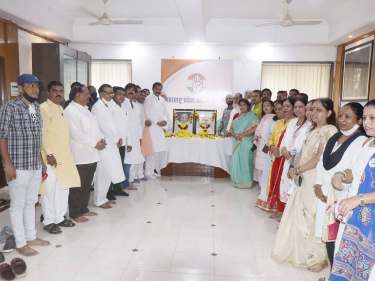 महात्मा गांधींच्या विचाराने देशालाच नाहीतर जगाला दिशा दिली: नाना पटोले- टिळक भवन येथे जयंतीनिमित्त महात्मा गांधी व लालबहाद्दूर शास्त्री यांना अभिवादन