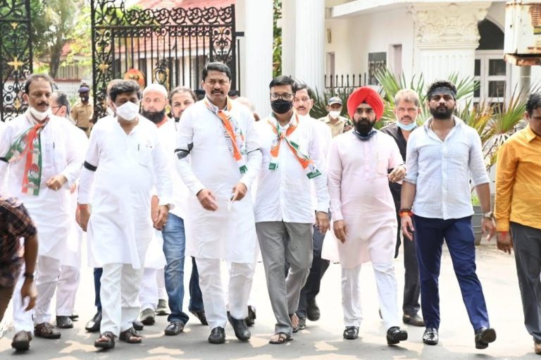 महाराष्ट्र बंद करायला निघालेल्या ढोंगी ठाकरे सरकारला लातूरमध्ये 72 तास अन्नत्याग आंदोलन करणारे 72 शेतकरी दिसत नाहीत का?