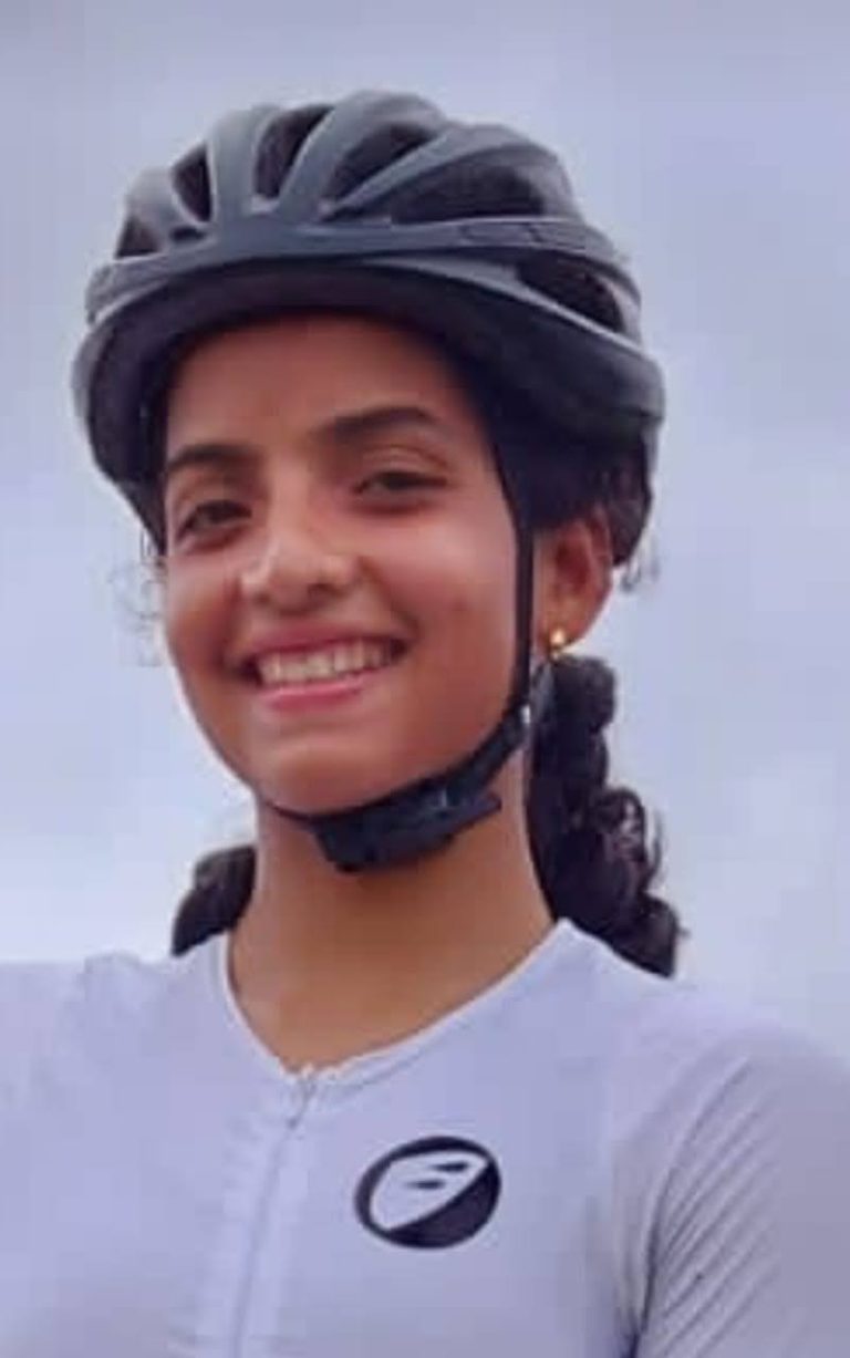 सिध्देश शर्मा, प्रणिता सोमण कर्णधार