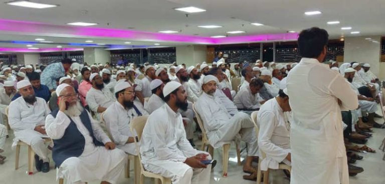 उन्मत्त कट्टरपंथी आणि पोकळ निधर्म वाद!