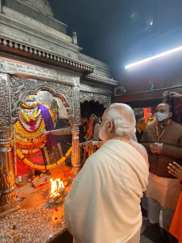 PM मोदी काशीहून निवडणूक लढले आणि काशी विश्वेश्वर मंदिराचा कायापालट केला
