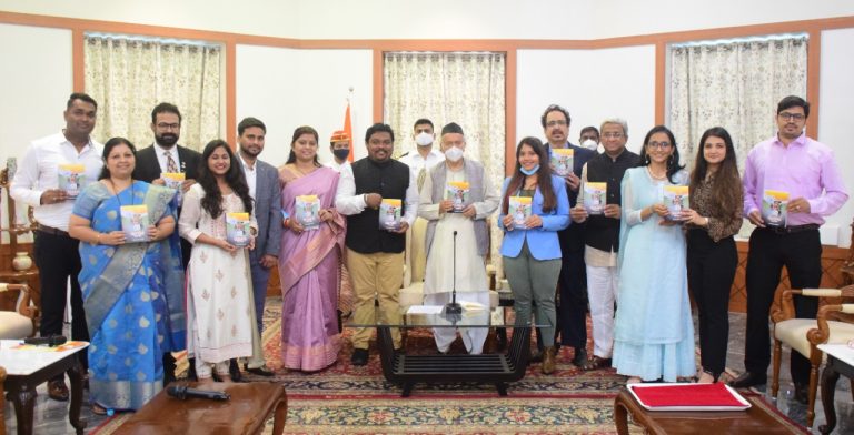 राज्यपालांच्या हस्ते  ‘कोविड वॉरियर्स डायरीज’ पुस्तकाचे प्रकाशन संपन्न