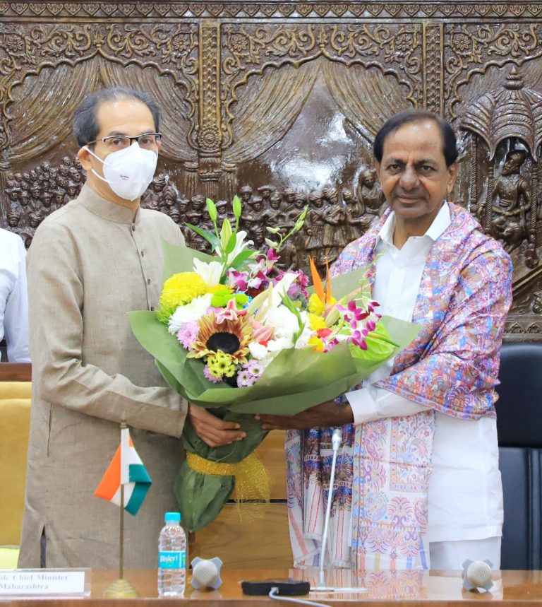 विरोधकांची तकलादू एकी-सर्व विरोधकांच्या कुंडल्या मोदींकडे