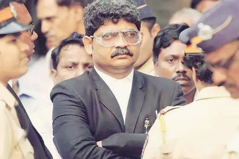 सदावर्ते यांना दि. ११/०४/२०२२ पर्यंत २ दिवसांची पोलीस कोठडी – इतर आरोपी यांना न्यायालयीन कोठडी