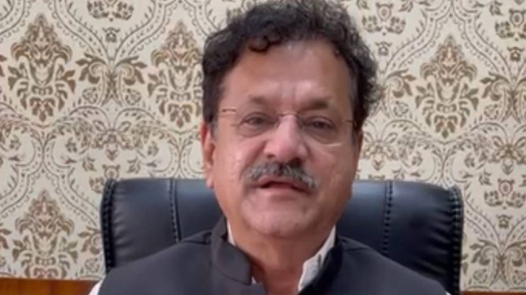 भाजपा आमदराकडून मुंबईचा अपमान- गरीब की जोरू, सब की भाभी