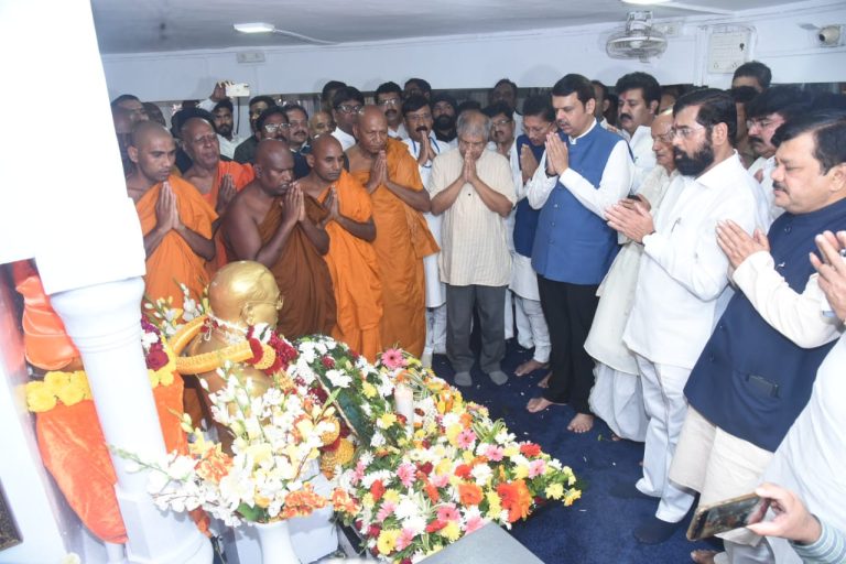 डॉ.बाबासाहेब आंबेडकर यांना अभिवादन