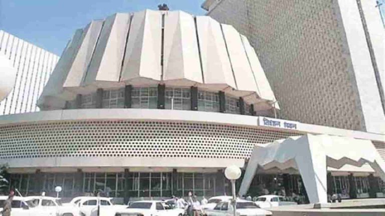 नाशिकमध्ये काँग्रेस तोंडघशी- बापाची माघार   – बेटा अपक्ष