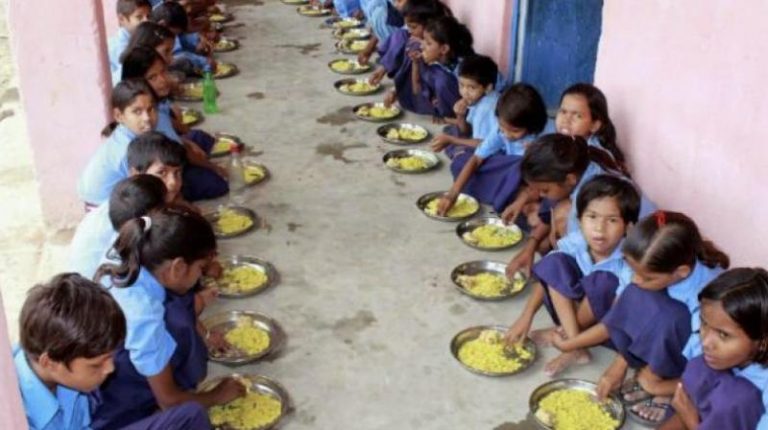 पुण्यातील शाळेत ६० विध्यार्थ्यांना किचडीतून विषबाधा