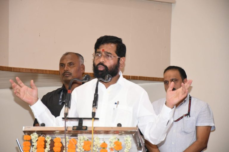 आम्ही घरात बसून सरकार चालवत नाही- मुख्यमंत्री शिंदे