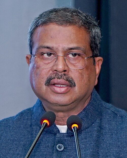 मुख्यमंत्री फडणवीस यांचे धर्मेंद्र प्रधान यांच्या राजीनाम्यावर प्रतिपादन