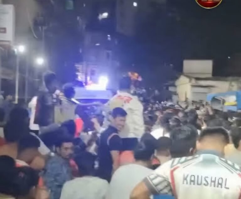 माझगावात गणेश आगमन मिरवणुकीवर अंडीफेक; मनोज जामसुतकर आणि अरविंद सावंत गप्प का?