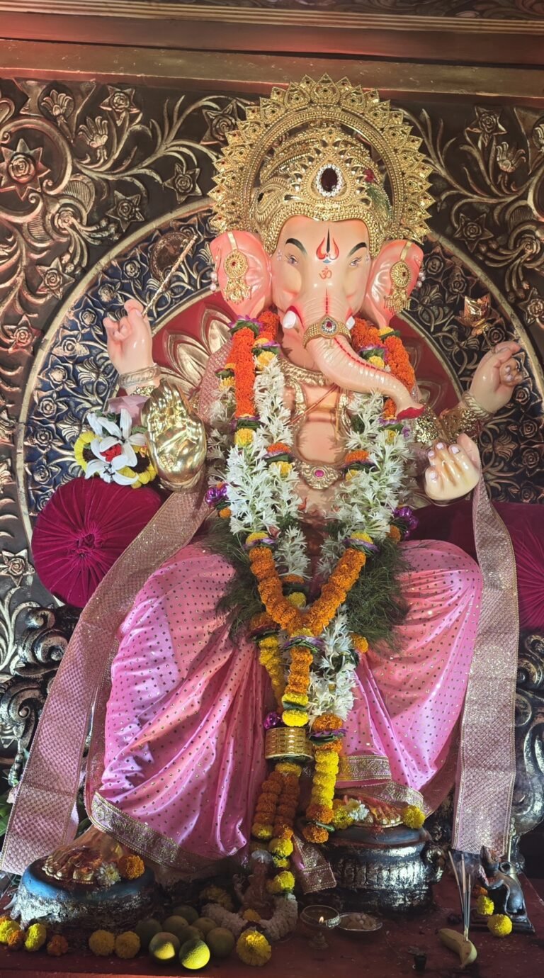 भायखळ्याचा राजा भव्य अमृत सुवर्ण महोत्सवी वर्षात; मदुराईच्या मीनाक्षी मंदिराच्या प्रतिकृतीने वेधले लक्ष!