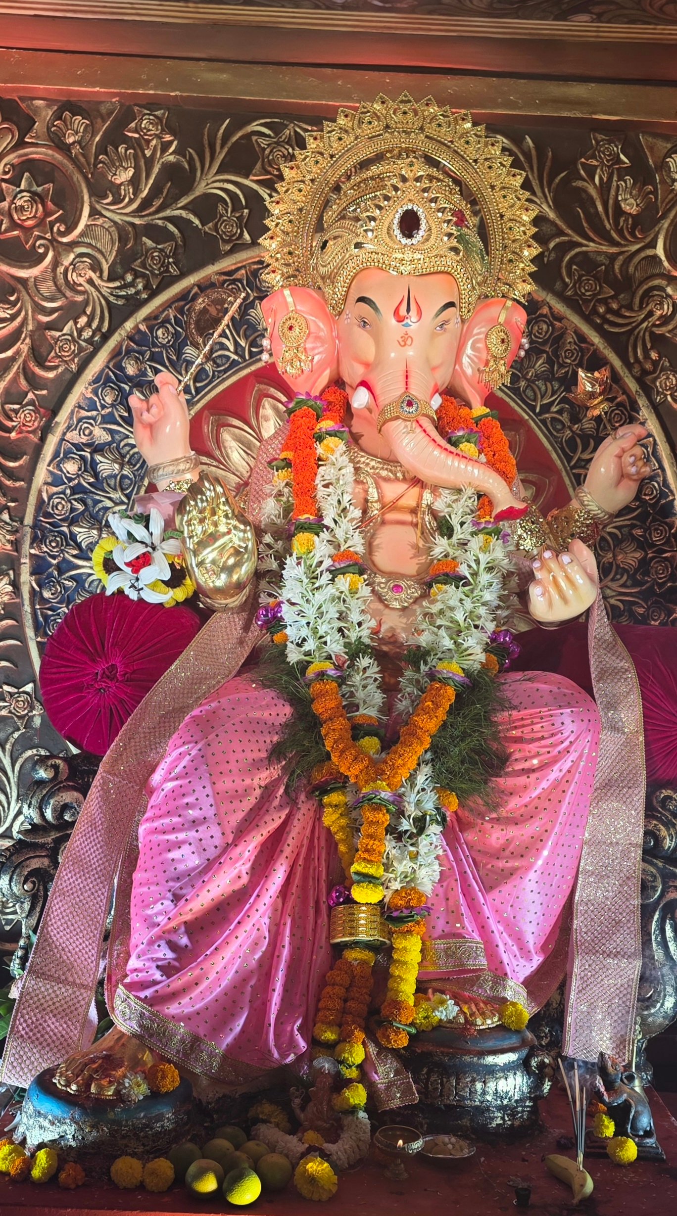 भायखळ्याचा राजा भव्य अमृत सुवर्ण महोत्सवी वर्षात; मदुराईच्या मीनाक्षी मंदिराच्या प्रतिकृतीने वेधले लक्ष!