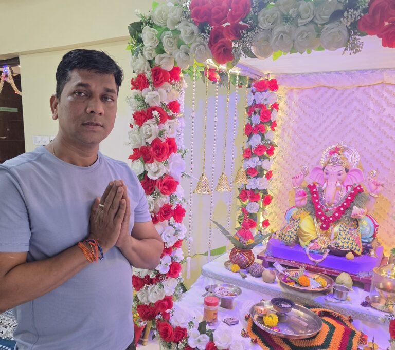 झोनल मॅनेजर सचिन बाळासाहेब बर्गे यांच्या घरी पाच दिवसांच्या गणपती बाप्पाचे आगमन; राजकीय, बातमीदार व विविध क्षेत्रांतील मान्यवरांची उपस्थिती