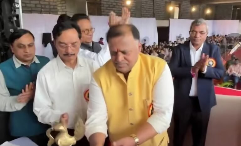 वसंतदादा पाटील अभियांत्रिकी महाविद्यालयात माजी सनदी अधिकारी अविनाश धर्माधिकारी यांचे विशेष व्याख्यान संपन्न